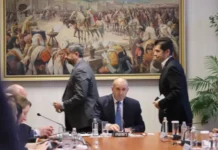 На консултациите при президента Кирил Петков обяви, че ще изключи Гвоздейков, ПП/ДБ напуснаха срещата „взривени“ и „обидени“