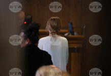 Шефката на митниците остава в ареста