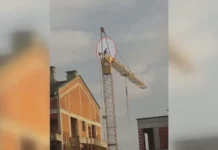 Опасна игра: деца висят от кран на изоставен строеж в Пловдив