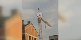 Опасна игра: деца висят от кран на изоставен строеж в Пловдив