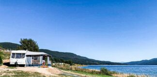 Премахват незаконните каравани по морето