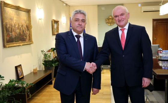 Служебният премиер Димитър Главчев прие поста служебен министър на външните