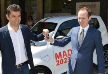 Ловешко осъмна с билбордове на ПП-ДБ, Кирил Петков и… завода за електромобили /снимки/