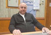 Осмокласник от Благоевград удари учител след забележка за облекло