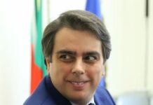 Развълнуваният Асен Василев за номинация на Спецов за шеф на „Лукойл“: Доста лоша шега на правителството
