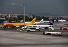 Ryanair отказа да поеме отговорност за скандала със сваленото семейство с дете