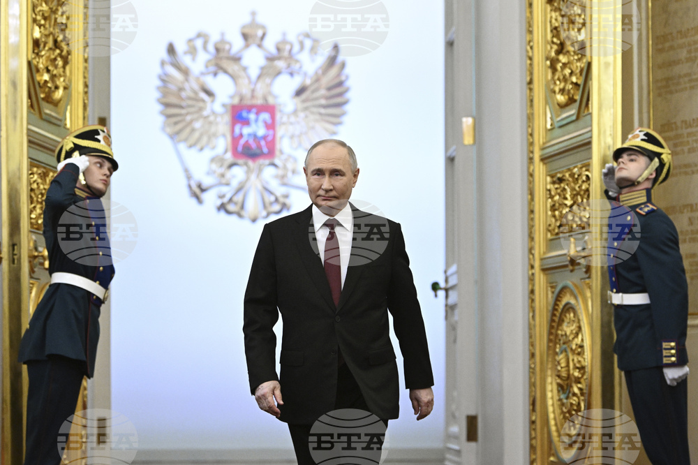 Владимир Путин започна петия си мандат като президент на бляскава