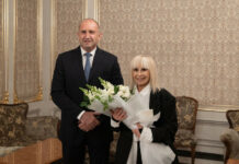 Румен Радев удостои Лили Иванова с Почетния знак на президента (СНИМКИ)