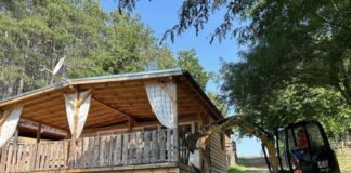 Събарят бунгала в къмпинг „Якото място”
