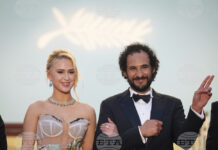 Мария Бакалова блести на червения килим в Кан