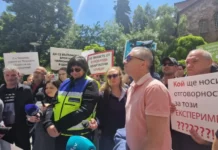Протестиращи пред СОС искат оставки и край на безумните промени в движението в центъра на София