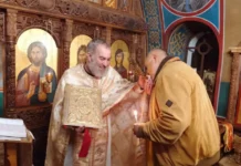 Бойко Борисов на пасхалното богослужение в църквата в Банкя