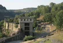 Издирват дете, изчезнало по време на екскурзия във Велико Търново