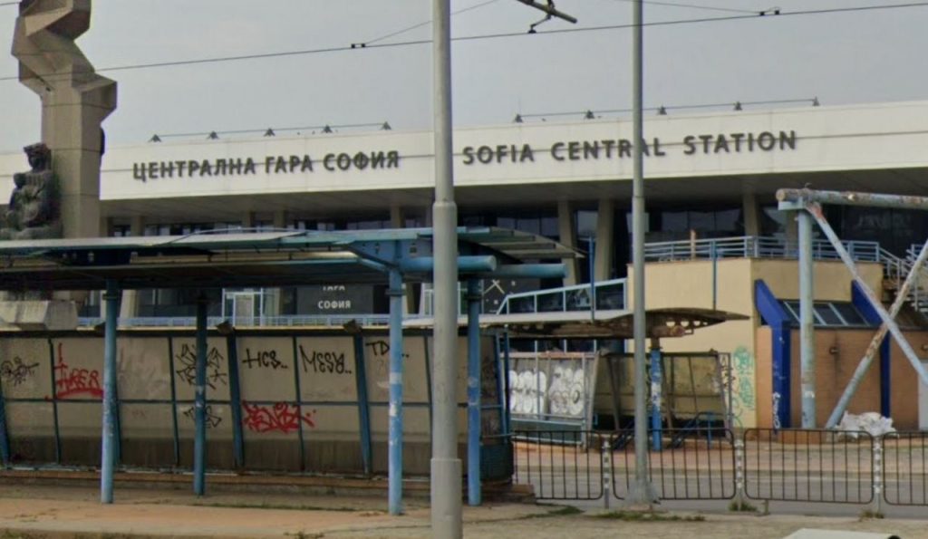 Снимка: За 15 месеца затварят за ремонт коловозите на Централна гара за влаковете към Северна България