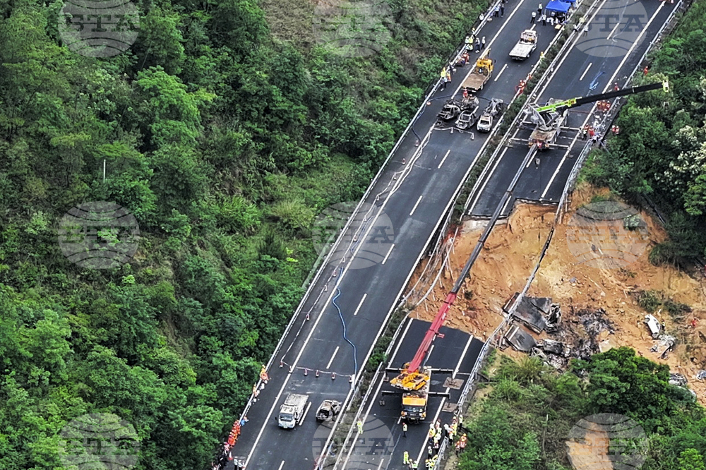 Снимка: Най-малко 36 са жертвите на срутила се магистрала в Южен Китай