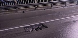 Седем автомобила спукаха гума в дупка на Дунав мост при Русе