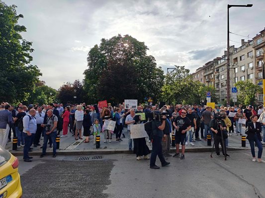 Движението на кръстовището на бул Патриарх Евтимий и ул Г