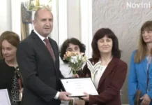 Радев връчи наградите „Учител на годината“