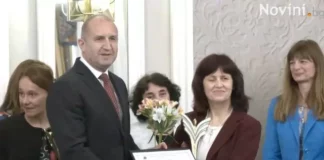 Радев връчи наградите „Учител на годината“
