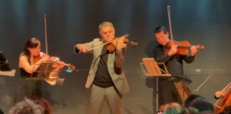 Виртуозът Васко Василев предизвика фурор с криво Садовско хоро на върха на Айфеловата кула /видео/