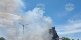 Пожар опустоши хипермаркет във Варна