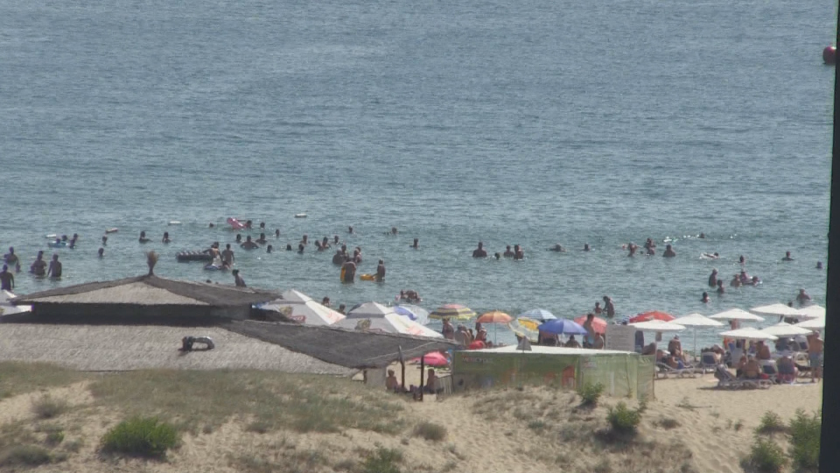 Морската вода на централния плаж в Кранево днес беше обследвана