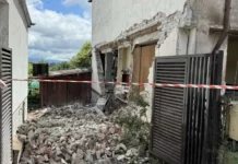 Газ от спукана при ремонт тръба взриви къща в Костинброд, пострада тежко жена