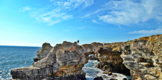 Откриха дрон на скалите между Тюленово и Камен бряг