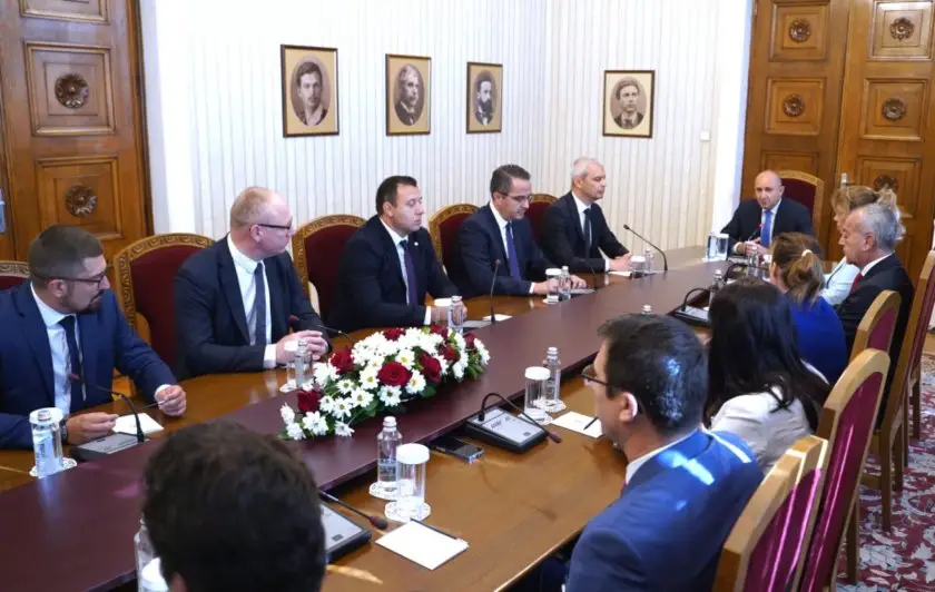 Президентът Румен Радев продължава с консултациите за съставяне на кабинет
