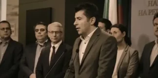 Слави Трифонов поздрави Кирил Петков с песента „Време е някой да изхвърли боклука“ (ВИДЕО)