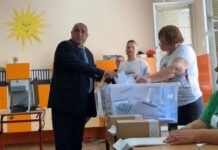 Бойко Борисов гласува: Няма да правим правителство само с ДПС