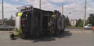 Комбайн се обърна и блокира булевард в Русе