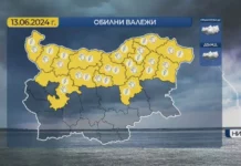 Гръмотевични бури и опасност от градушки и днес