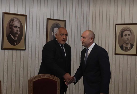 Президентът Румен Радев обяви че ще присъства на гласуването на