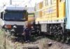 Влак удари цистерна и я влачи 50 м, шофьорът е пострадал