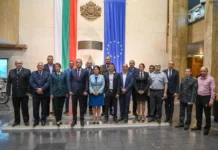 Вътрешният министър отличи 13 служители на МВР с почетен знак по случай професионалния празник