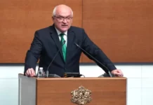 Главчев няма информация за „ала-бала“ с машините