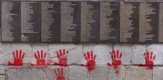 Съдът пусна под гаранция един от задържаните за оскверняване на мемориала на Холокоста в Париж