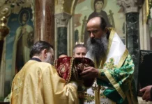 Майката на патриарх Даниил е преподавала информатика в Смолян, баща му е служил в МВР и ДС