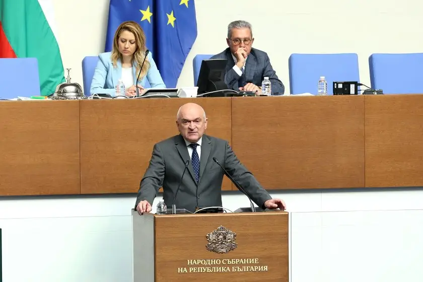 Народното събрание изслушва служебния премиер Димитър Главчев относно българската позиция