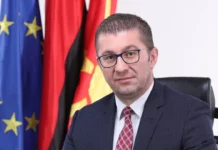 Мицкоски: Няма да впишем безусловно българите в конституцията