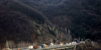 Кола излетя от виадукт на „Хемус“