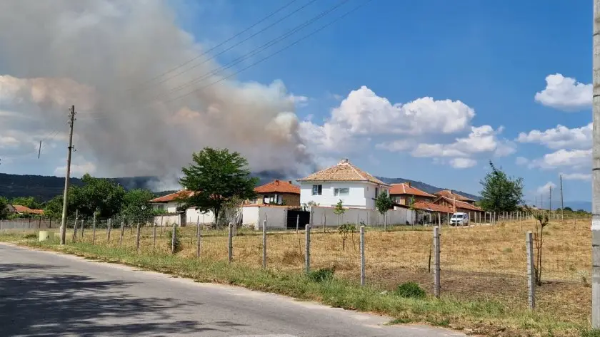 Сили на противопожарната служба в Пловдив остават съсредоточени в Средногорието