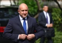 Радев отрича да е бил на екскурзия в чужбина последните дни