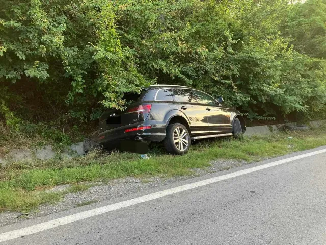 Водач на автомобил загина а спътникът му е в тежко