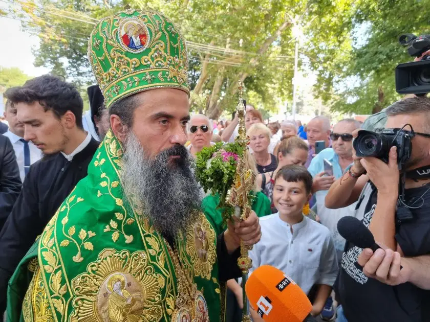 С камбанен звън и тържествено богослужение в Бачковския манастир се