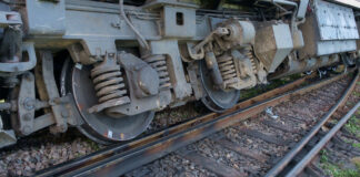 Пет вагона на товарен влак дерайлираха в Софийско