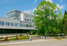 Срути се аулата на Нов български университет, един човек е затиснат