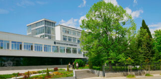 Срути се аулата на Нов български университет, един човек е затиснат