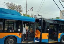 Два тролея се удариха в центъра на София